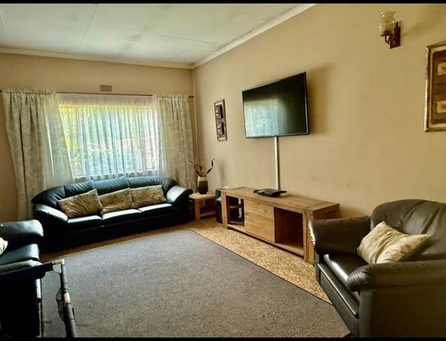 3 BEDROOM HOUSE FOR SALE IN FLORA GARDENS